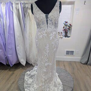 Nox Anabel Size 14 Wedding Dress in Ivory/oyster